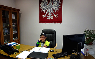 5-letni Maciek został chwilowo komendantem policji w Piszu